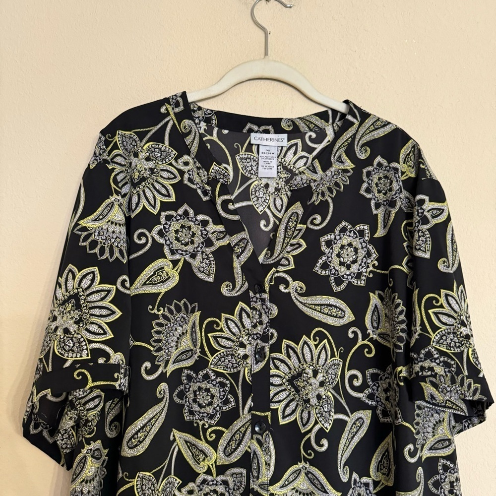 Catherines Button Down Shirt Size 3X  30/32 Black White Green Paisley Floral Top